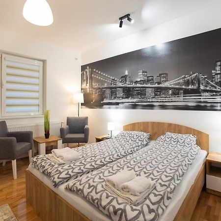 V & V Studio Apartments 2 Ni Extérieur photo