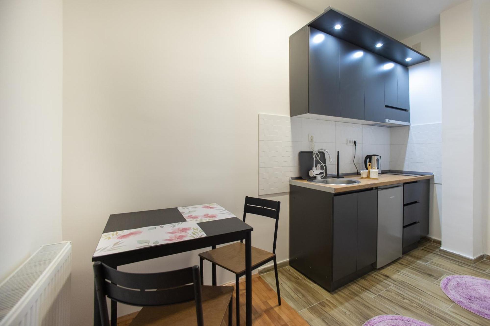 V & V Studio Apartments 2 Ni Extérieur photo